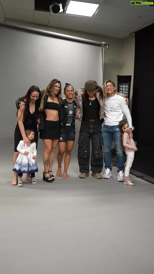 Amanda Nunes - 35.9K Likes - "Não liga pras vaias" 🗣️⁣
⁣
A @Amanda_Leoa parabenizou a @NataliaSilvaUFC após a vitória sobre a Rose Namajunas no #UFC324! ✅⁣
⁣
[ Assista AO VIVO no @ParamountPlusEsportes ]