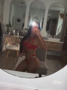 Actress Amanda Saccomanno HD Photos and Wallpapers February 2026