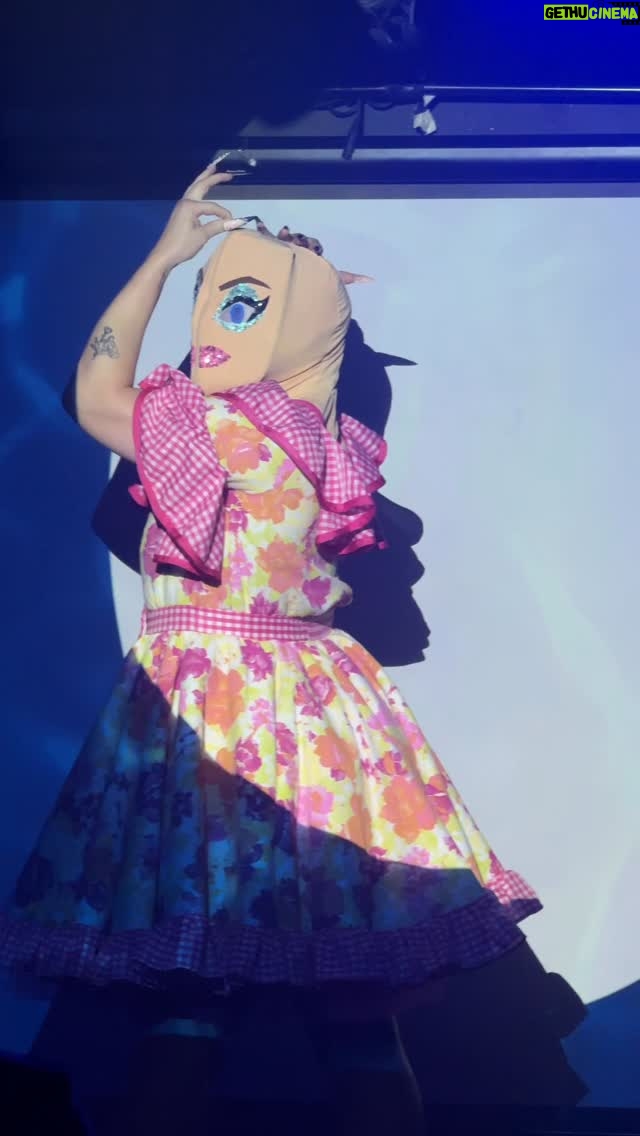 Amanda Tori Meating - 7.5K Likes - Amanda Tori Face Reveal 👽 Full performance is now live on my Patre0n 👩‍💼 The feeling of finally being back onstage after having this surgery and creating this special number to commemorate it was electric. I’m gonna cherish that night forever 😭💖 
#dragrace #rpdr #drag #trans #amandatorimeating 

Projections: me
Skinsuit dress: @blackandwhitestriped 
Masks 3D printed by @papi._javi and painted by @spookratsfx 
Nails: @clawed.bycj 
Hair: @bitchcraft x me (she’s ACTUALLY the first human hair wig I ever bought, which I wore for the girl group challenge the night I got eliminated on rpdr. We dyed her blue, cut bangs, and sewed in extra dark blue hair for dimension !!)
Video: @megaminyc