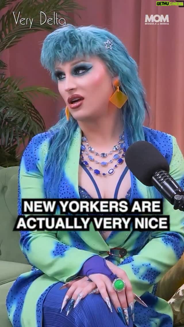 Amanda Tori Meating - 3.2K Likes - There should be a sauntering lane on the sidewalk 🚶‍♀️