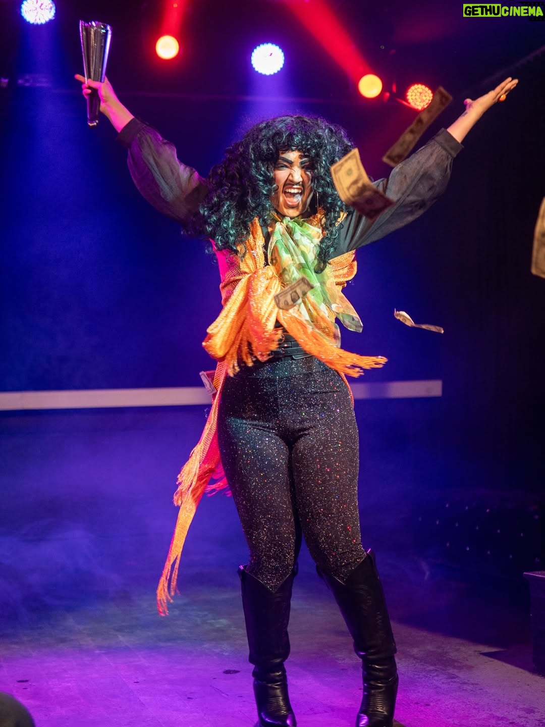 Amanda Tori Meating - 1.5K Likes - @amandatorimeating ‘s Tiddyfest at @iconastoria was the perfect way to spent st paddy’s day 💚

#dragqueens #nyc #nycdrag