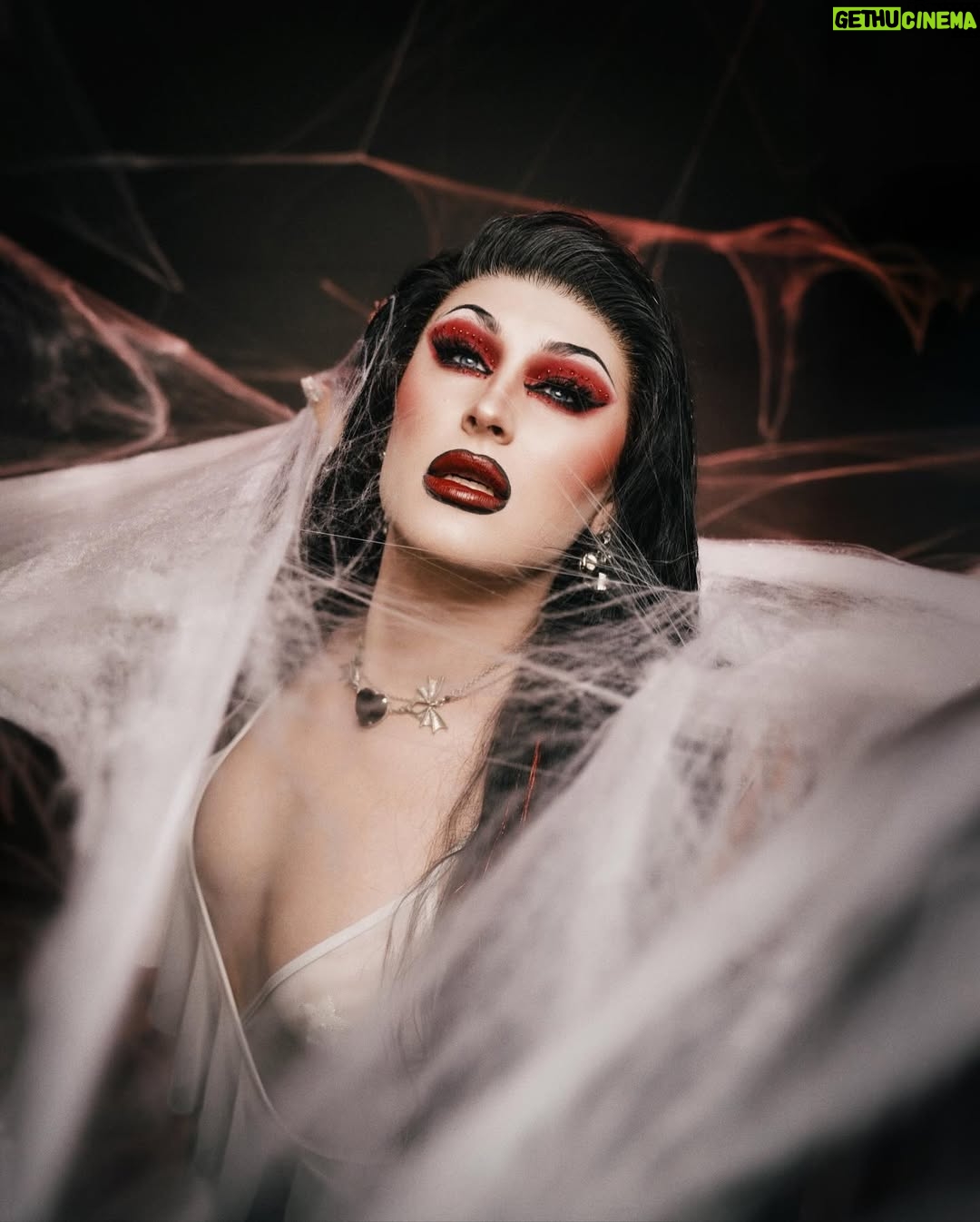 Amanda Tori Meating - 2.7K Likes - Aching to move, but you’re caught in my web 🕷️🩸🕸️ 

Photos and webs by @seekaxiom and hair is a @bitchcraft custom humanka ❤️‍🔥

#drag #amandatorimeating #kissofthespiderwoman #jlo #dragrace #rpdr