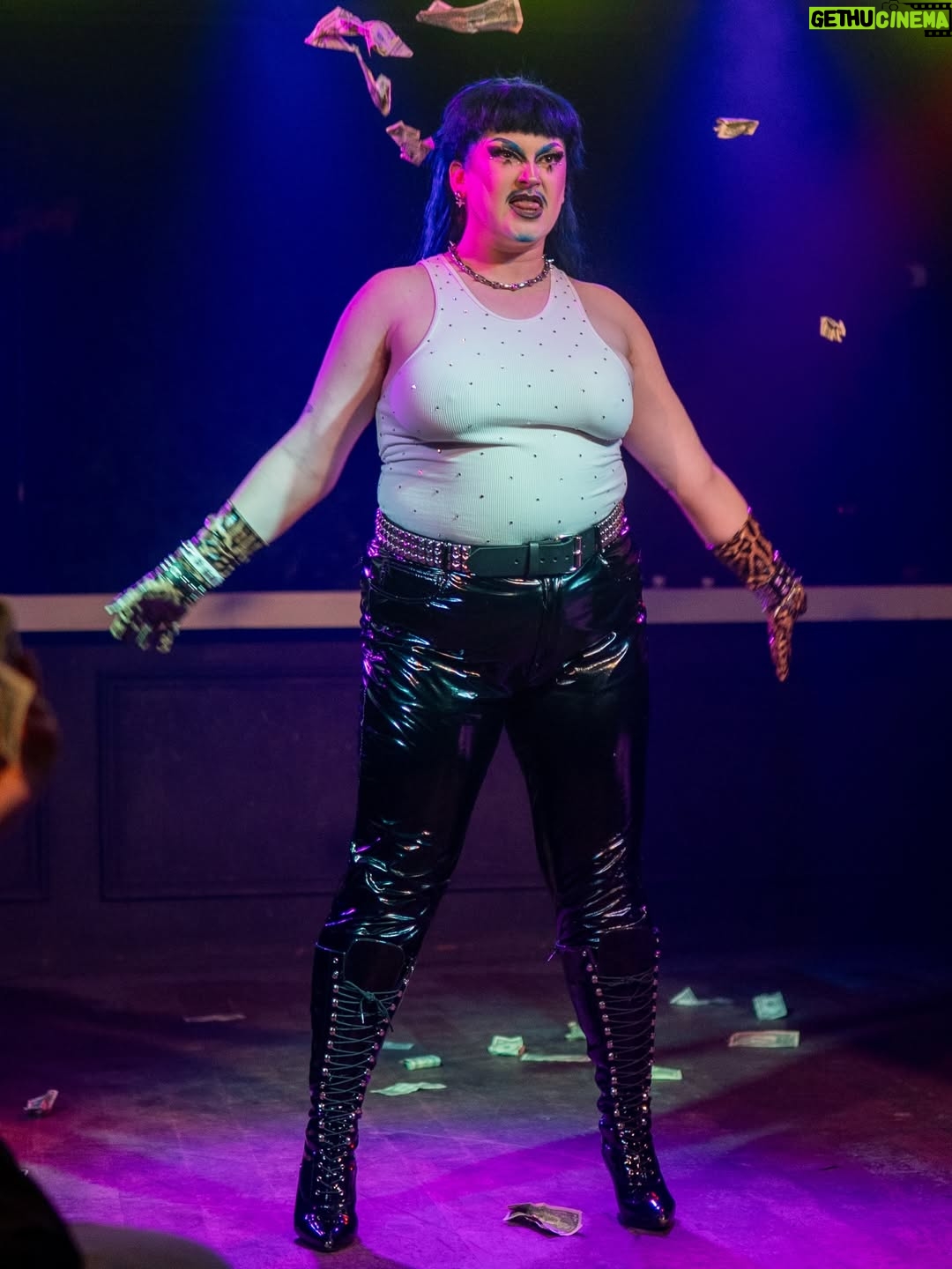 Amanda Tori Meating - 1.5K Likes - @amandatorimeating ‘s Tiddyfest at @iconastoria was the perfect way to spent st paddy’s day 💚

#dragqueens #nyc #nycdrag