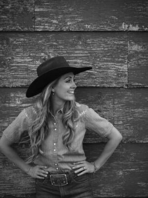Amber Marshall Instagram - Amber Marshall - Canadian actress #heartland #Amyfleming @amber_marshall_farm @official_heartlandoncbc #heartlandoncbc #ambermarshall #ambermarshallfarm @nellybaumann @leica_canada @leica_camera @leicacamerausa
