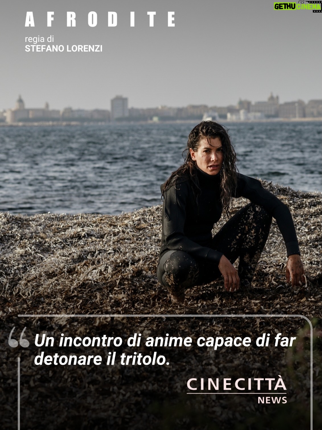 Ambra Angiolini - 1.3K Likes - “Afrodite” di @_stefano_lorenzi conquista l’attenzione della critica.

Alcune tra le più importanti testate giornalistiche ne hanno riconosciuto la forza visiva, emotiva e narrativa, confermando l’opera prima di @_stefano_lorenzi come uno dei film più intensi e sorprendenti dell’anno.

Interpretato da @ambraofficial , @giuliettilini e @super.gae , “Afrodite” è oggi in corsa nella shortlist dei @premidavid per le categorie Miglior Compositore e Miglior Acconciatura.

Un viaggio potente, che continua a lasciare il segno.

#pathosdistribution #movies #afrodite #cinema