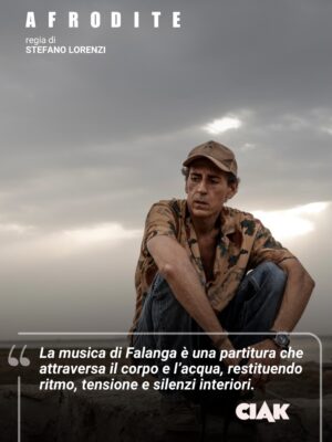 Ambra Angiolini Instagram - “Afrodite” di @_stefano_lorenzi conquista l’attenzione della critica.

Alcune tra le più importanti testate giornalistiche ne hanno riconosciuto la forza visiva, emotiva e narrativa, confermando l’opera prima di @_stefano_lorenzi come uno dei film più intensi e sorprendenti dell’anno.

Interpretato da @ambraofficial , @giuliettilini e @super.gae , “Afrodite” è oggi in corsa nella shortlist dei @premidavid per le categorie Miglior Compositore e Miglior Acconciatura.

Un viaggio potente, che continua a lasciare il segno.

#pathosdistribution #movies #afrodite #cinema