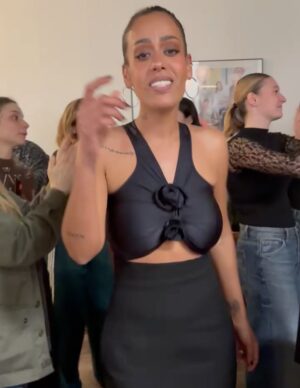 Amel Bent Instagram - DUMP de FÉVRIER … avant la fin du monde 🕊️