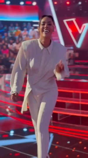 Amel Bent Instagram - BEHIND THE SCENE…FOR SUUUUUURE 😎
#THEVOICE #DREAMTEAM #TV #VOICE #MUSIC