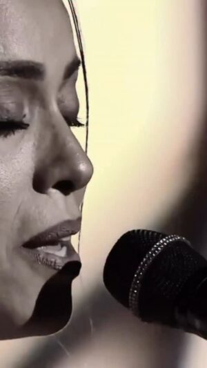 Amel Bent Instagram - POURQUOI TU RESTES live 🇧🇪
#POURQUOITURESTES
#MUSIC #LIVEMUSIC #CHANSONFRANCAISE
AMELBENT