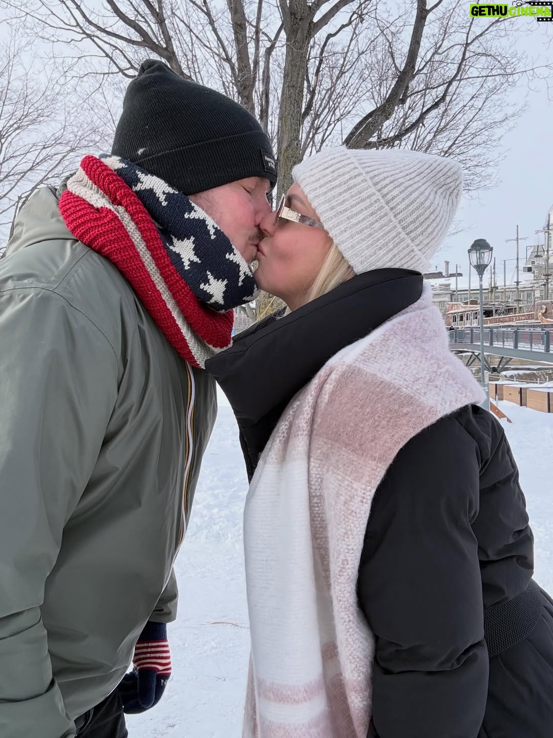 Amélie Neten - 21.3K Likes - 🌟 Aujourd’hui, nous avons passé une très belle journée à Montréal tout était incroyable. Nous avons goûté à la fameuse tire, une spécialité d ici et c’était un vrai délice. Les rues étaient magnifiques, et l’ambiance festive nous a vraiment charmés. Franchement, tout était parfait ! Un super moment en famille, ça fait vraiment du bien. ❤️✨ Merci @tourlane 
pour ce voyage organisé de À à Z !  Les amis, si vous cherchez à réserver vos voyages, faites-le chez eux les yeux fermés. Vous ne serez pas déçus ! ✈️🌍 Collaboration commerciale.  #montreal #love #famille