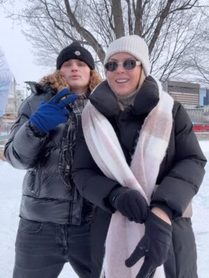 Amélie Neten Instagram - 🌟 Aujourd’hui, nous avons passé une très belle journée à Montréal tout était incroyable. Nous avons goûté à la fameuse tire, une spécialité d ici et c’était un vrai délice. Les rues étaient magnifiques, et l’ambiance festive nous a vraiment charmés. Franchement, tout était parfait ! Un super moment en famille, ça fait vraiment du bien. ❤️✨ Merci @tourlane
pour ce voyage organisé de À à Z ! Les amis, si vous cherchez à réserver vos voyages, faites-le chez eux les yeux fermés. Vous ne serez pas déçus ! ✈️🌍 Collaboration commerciale. #montreal #love #famille