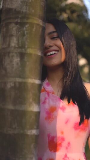 Amrita Rao Instagram - THIS SONG 😍🫶.. They say falling in love is the best feeling in the world...and THIS song gives me the Same feeling ❣️❣️❣️❣️❣️❣️❣️❣️

Lyrics 😍 Music 😍 Singing 

Happy Women's Day 🌈🙌🍟