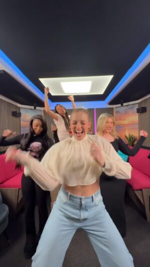 Amy Hart Instagram - How we feel about our @loveisland All Stars winners !! 💖 💖