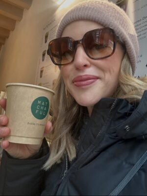 Amy Huberman Instagram - A scattering of mini momes from a special few days in NYC with Bruce Spring Street (aka Bodicles) and his Mum and Dad 💕
Catching up with our pals where I randomly yet impressively appeared to levitate on a bench. Made my Broadway debut (ahem, as a punter) and have been singing Hamilton songs ever since.
Which I must say my kids, husband, random people, passing dogs, people trying to get on with their own lives in the supermarket seem to be really enjoying. I’ll take it as a thumbs up to keep going 👍 😲 🎶
Bravo to @leveaudor and Bruce’s involvement in this gorgeous restaurant. It’s so beautiful and steeped in good oul NYC history. Although devo Brian’s involvement has not led him to be able to produce crêpes Suzette like this for me at mealtimes. Shall report to management.
Also got to try out a new high octane sport called Snowball Fights With The In-laws. It was utterly lawless and I demand a rematch. 🤼 ❄️ 💪
And yes I’ve put in Sex and The City theme tune which is weird in a post with my in-laws but I have to run and get my kid now so it is what it is I don’t what to say on that and it’s quicker than picking another song.