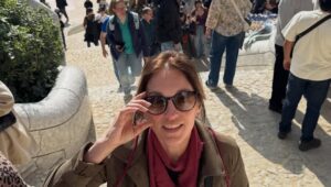 Amy Jo Johnson Instagram - Just hanging out in Spain… 🇪🇸