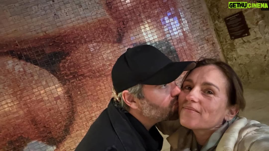 Amy Jo Johnson - 6.8K Likes - Just hanging out in Spain… 🇪🇸