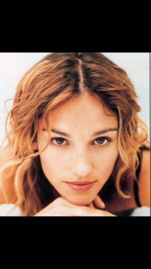 Amy Jo Johnson Instagram -