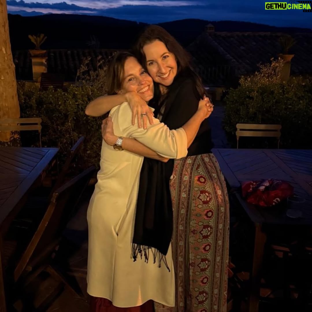 Amy Jo Johnson - 6.9K Likes - A wonderful writers retreat with @rocabertiwriters meeting, learning, creating with some incredible people. Feeling inspired and happy. 😊