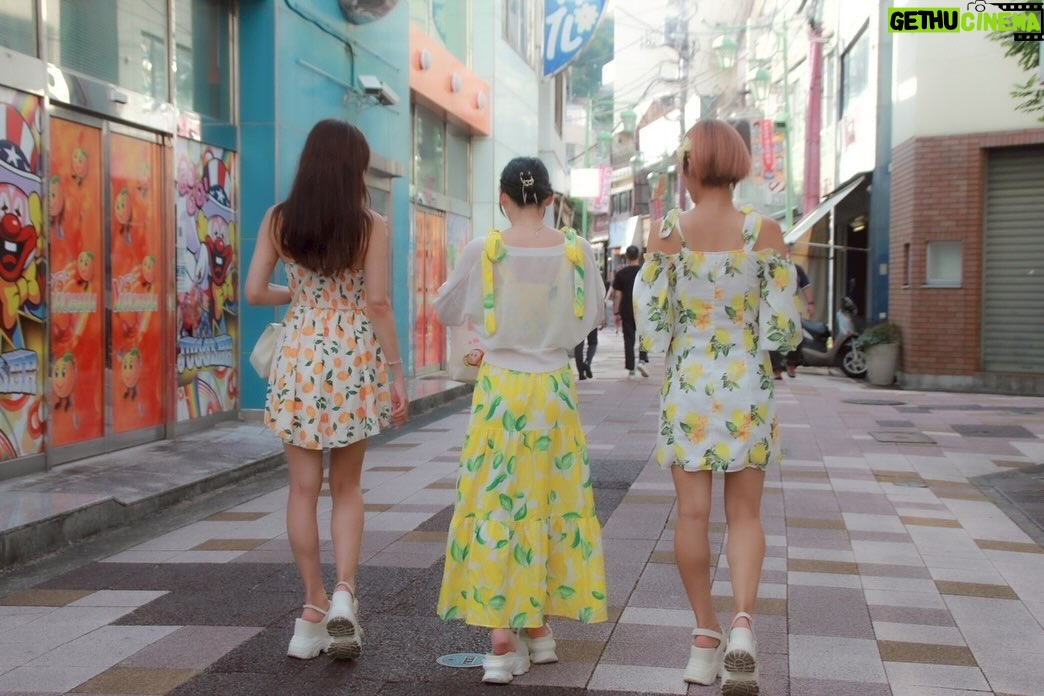 An Aono - 445 Likes - MINCの部活動　
MINCレモン部🍋
8月16日静岡県伊東市
スカイドームキネマ通りサマーナイトフェスタ
お好み焼き炎でレモンサワーガールズで登場しました♪
蒼野杏ちゃん @ann_takasugi 
愛桜みさちゃん @aira_misa0909 
百花梅ちゃん @luv_u_1226 
ー次回登場予告ー
9/20下田市　下田八幡宮「ヨイ・酔い・夜祭」
15時〜20時30分
キャストは　愛桜みさちゃん🌸です❣️

#南伊豆レモン #mincレモン部 #伊東 #キネマ通り商店街 #イベント #下田八幡宮 #下田 #ヨイ酔い夜祭