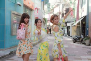An Aono Instagram - MINCの部活動
MINCレモン部🍋
8月16日静岡県伊東市
スカイドームキネマ通りサマーナイトフェスタ
お好み焼き炎でレモンサワーガールズで登場しました♪
蒼野杏ちゃん @ann_takasugi
愛桜みさちゃん @aira_misa0909
百花梅ちゃん @luv_u_1226
ー次回登場予告ー
9/20下田市 下田八幡宮「ヨイ・酔い・夜祭」
15時〜20時30分
キャストは 愛桜みさちゃん🌸です❣️
#南伊豆レモン #mincレモン部 #伊東 #キネマ通り商店街 #イベント #下田八幡宮 #下田 #ヨイ酔い夜祭