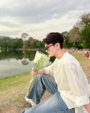 An Ji Instagram - เธอคั้บบ…เมษาแล้ว เมใจให้เรายังงอ่าาา✨🫣