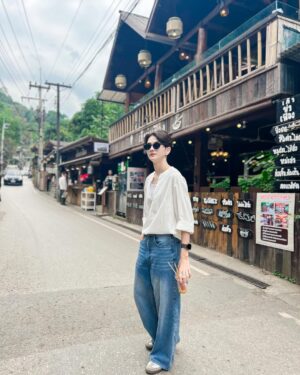 An Ji Instagram - เธอคั้บบ…เมษาแล้ว เมใจให้เรายังงอ่าาา✨🫣