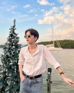 An Ji Instagram - Dinner with 22°C Seaside 🌊❄️🤍🦋
13•Jan.•2025
