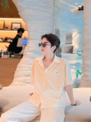 An Ji Instagram - ไม่มีที่ยืน…ก็นั่ง•~🤍✨