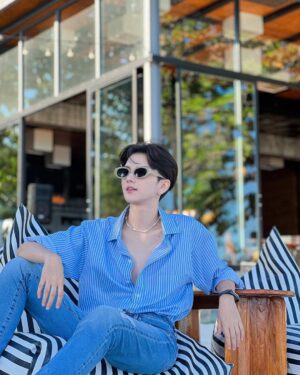 An Ji Instagram - อวดสร้อยคอออ🌚✨•~💙 #anji #jiarisa