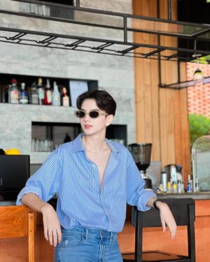 An Ji Instagram - อวดสร้อยคอออ🌚✨•~💙 #anji #jiarisa
