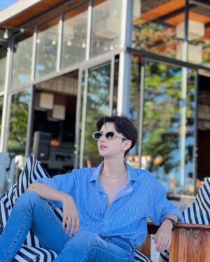 An Ji Instagram - อวดสร้อยคอออ🌚✨•~💙 #anji #jiarisa