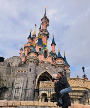 Ana Guerra Instagram - Disney nos envolvió con su magia y nos llenó de ilusión el corazón ♥️
#Regalo @disneydestinos