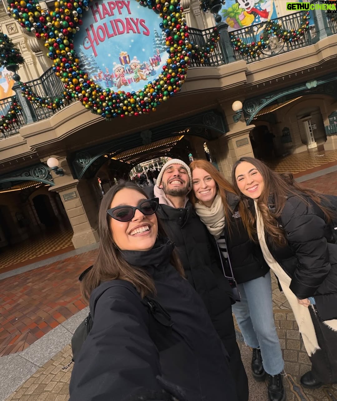 Ana Guerra - 44.6K Likes - Disney nos envolvió con su magia y nos llenó de ilusión el corazón ♥️
#Regalo @disneydestinos