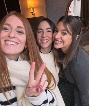 Ana Guerra Instagram - Disney nos envolvió con su magia y nos llenó de ilusión el corazón ♥️
#Regalo @disneydestinos
