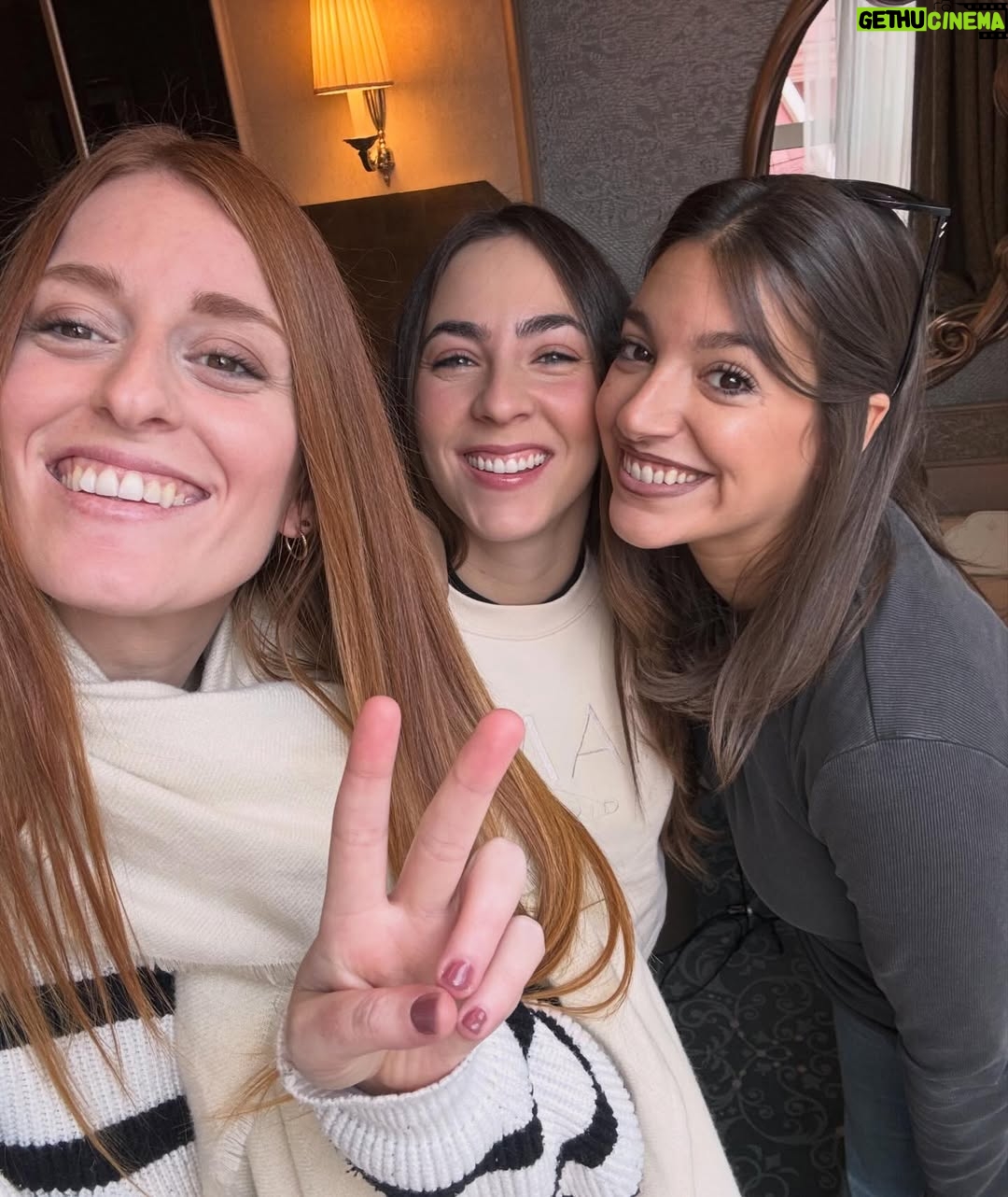 Ana Guerra - 44.6K Likes - Disney nos envolvió con su magia y nos llenó de ilusión el corazón ♥️
#Regalo @disneydestinos