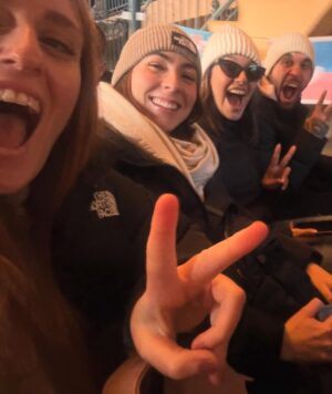 Ana Guerra Instagram - Disney nos envolvió con su magia y nos llenó de ilusión el corazón ♥️
#Regalo @disneydestinos