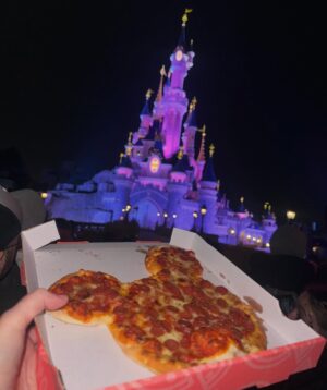 Ana Guerra Instagram - Disney nos envolvió con su magia y nos llenó de ilusión el corazón ♥️
#Regalo @disneydestinos