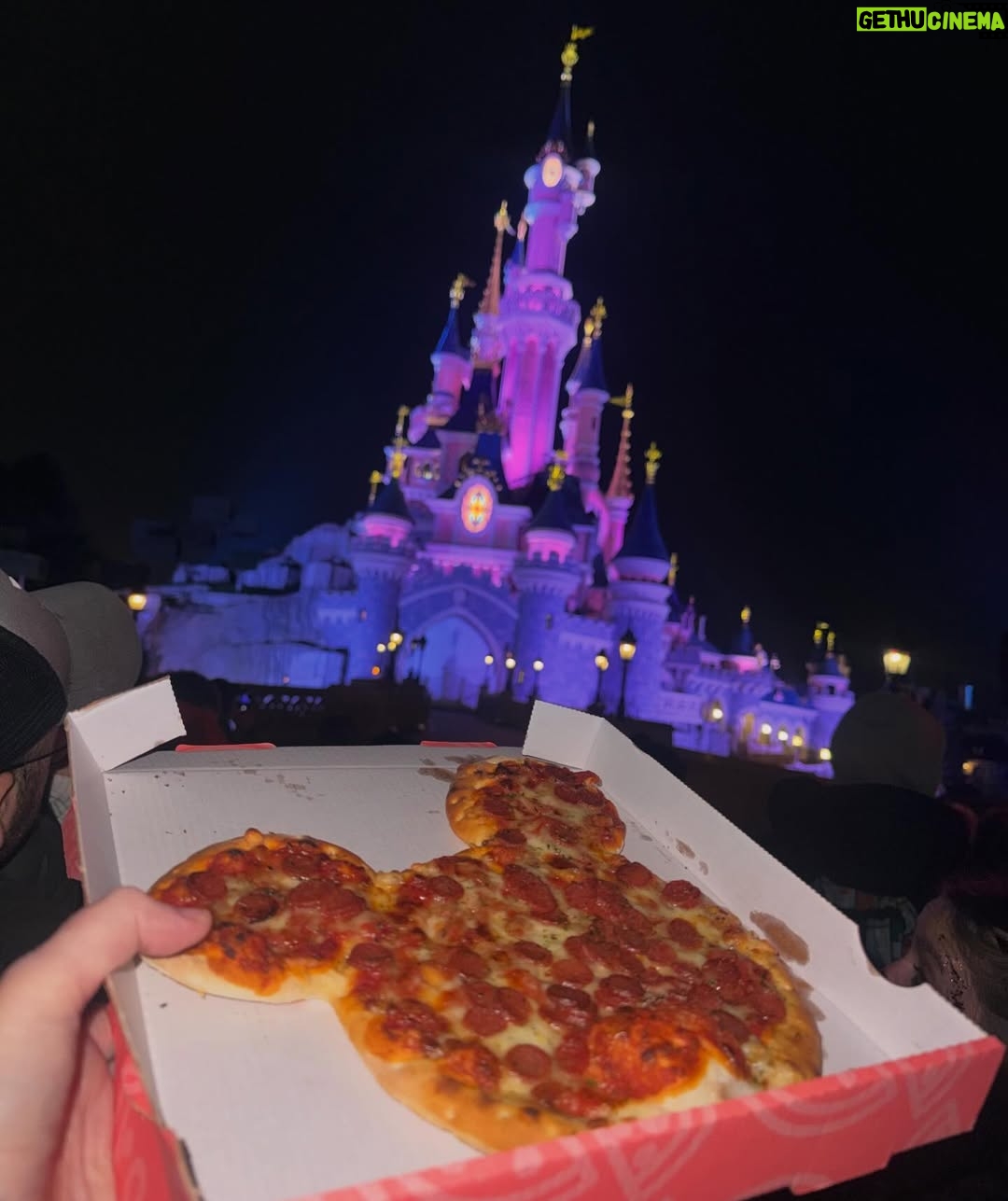 Ana Guerra - 44.6K Likes - Disney nos envolvió con su magia y nos llenó de ilusión el corazón ♥️
#Regalo @disneydestinos