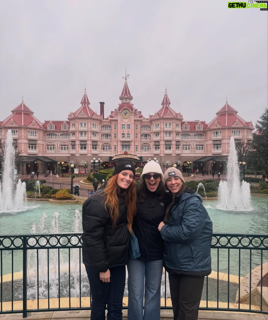 Ana Guerra - 44.6K Likes - Disney nos envolvió con su magia y nos llenó de ilusión el corazón ♥️
#Regalo @disneydestinos