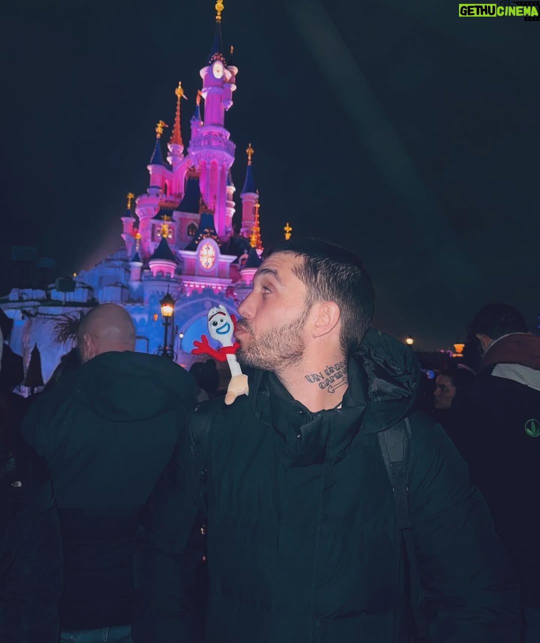 Ana Guerra - 44.6K Likes - Disney nos envolvió con su magia y nos llenó de ilusión el corazón ♥️
#Regalo @disneydestinos