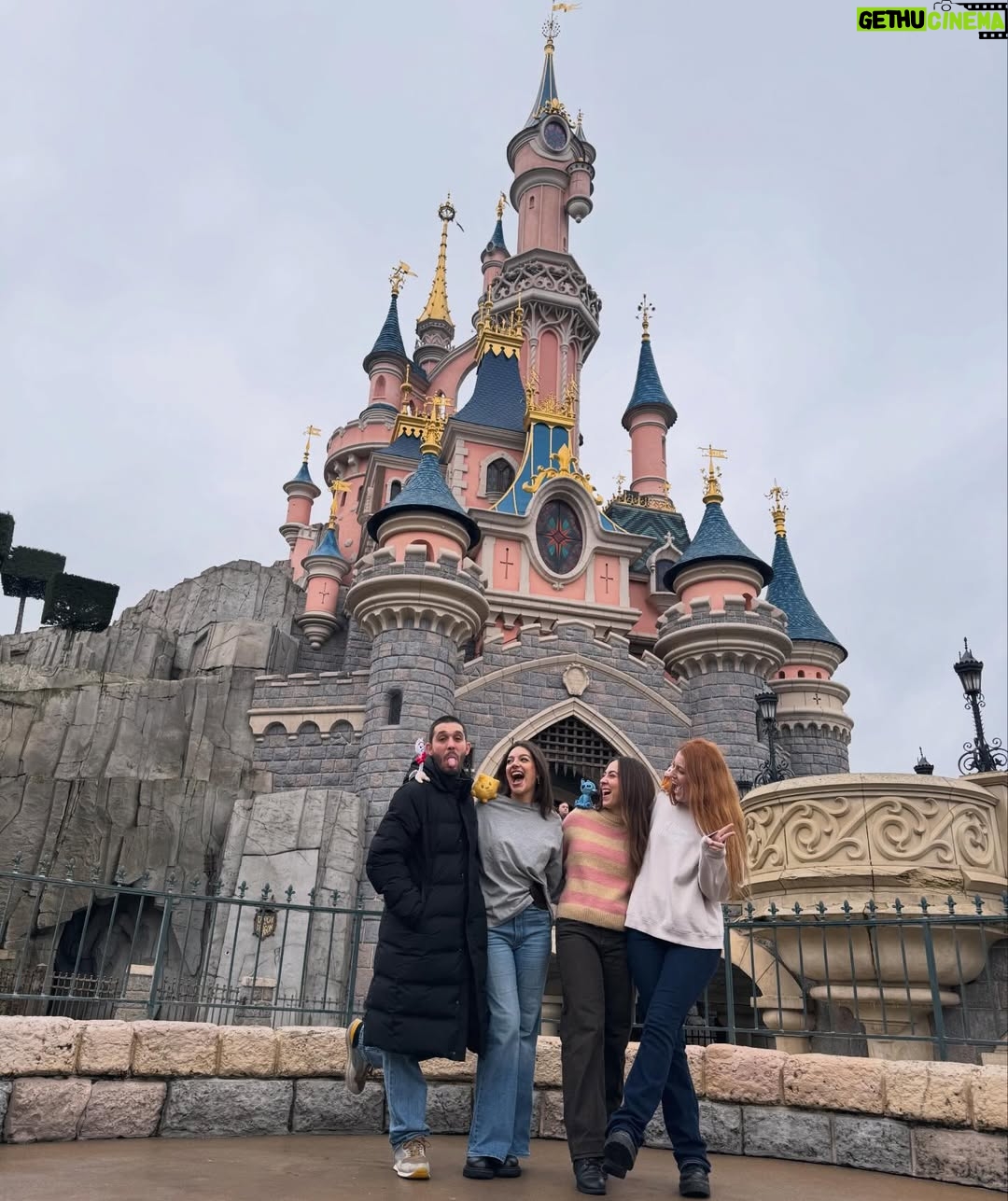 Ana Guerra - 44.6K Likes - Disney nos envolvió con su magia y nos llenó de ilusión el corazón ♥️
#Regalo @disneydestinos