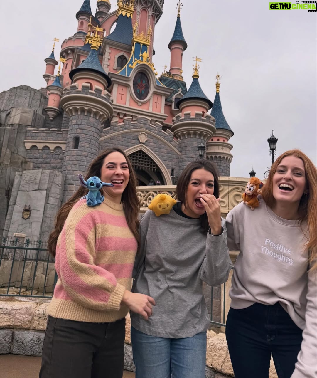 Ana Guerra - 44.6K Likes - Disney nos envolvió con su magia y nos llenó de ilusión el corazón ♥️
#Regalo @disneydestinos