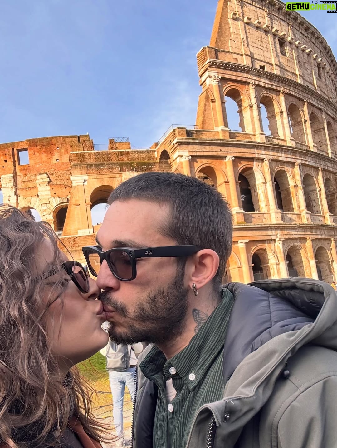 Ana Guerra - 38.8K Likes - Gracias por este regalo adelantado de cumpleaños @lalias3 
Cualquier ciudad del mundo es la ciudad del amor si estoy a tu lado ♥️♥️
Feliz no San Valentín 
A ver si adivináis cuál de las fotos está hecha con IA por qué alguien perdió la moneda 🤣