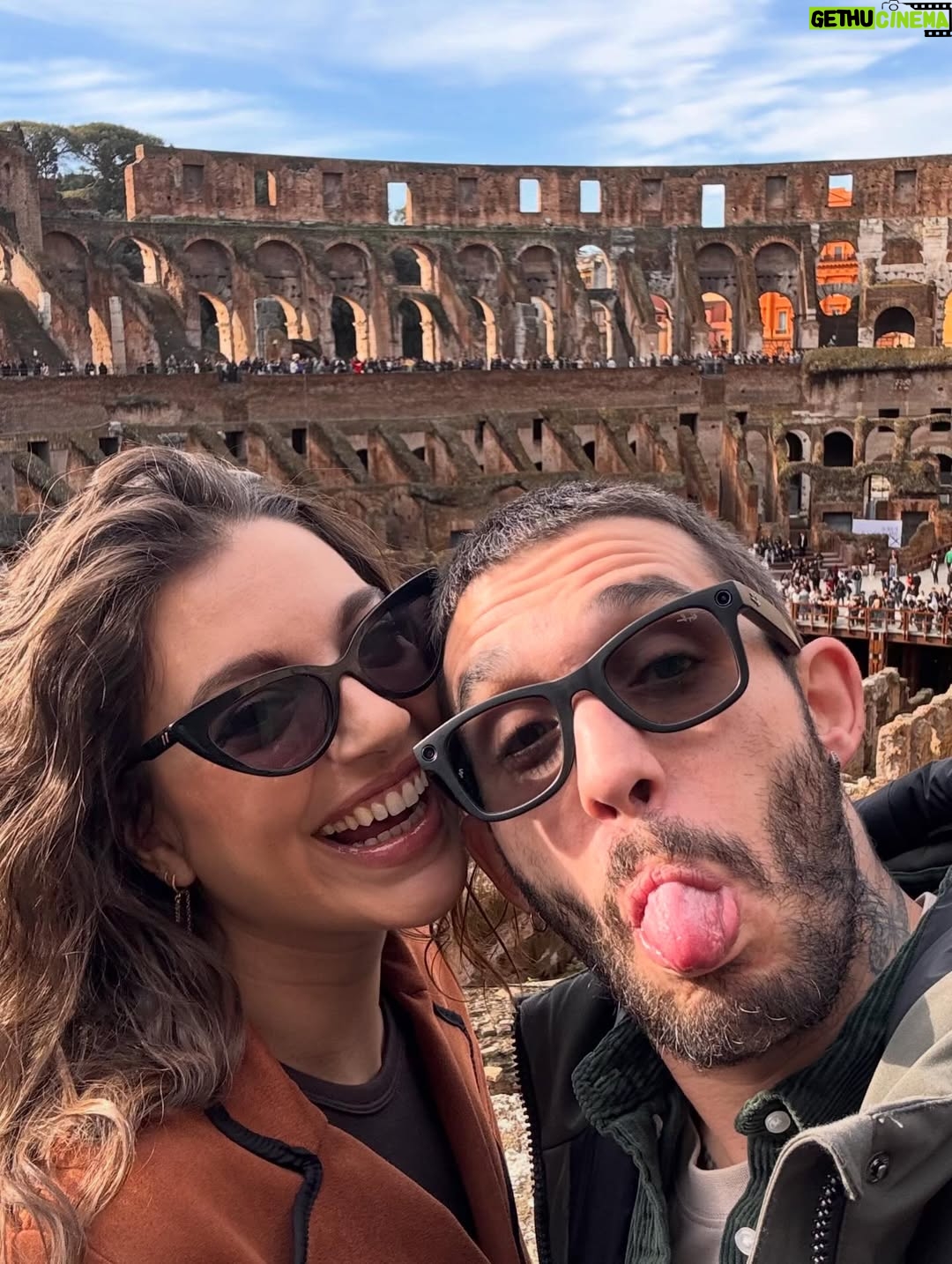 Ana Guerra - 38.8K Likes - Gracias por este regalo adelantado de cumpleaños @lalias3 
Cualquier ciudad del mundo es la ciudad del amor si estoy a tu lado ♥️♥️
Feliz no San Valentín 
A ver si adivináis cuál de las fotos está hecha con IA por qué alguien perdió la moneda 🤣