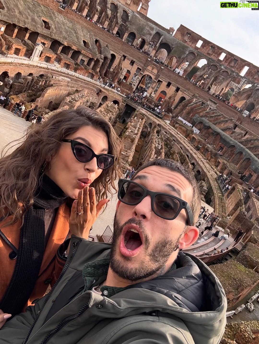 Ana Guerra - 38.8K Likes - Gracias por este regalo adelantado de cumpleaños @lalias3 
Cualquier ciudad del mundo es la ciudad del amor si estoy a tu lado ♥️♥️
Feliz no San Valentín 
A ver si adivináis cuál de las fotos está hecha con IA por qué alguien perdió la moneda 🤣