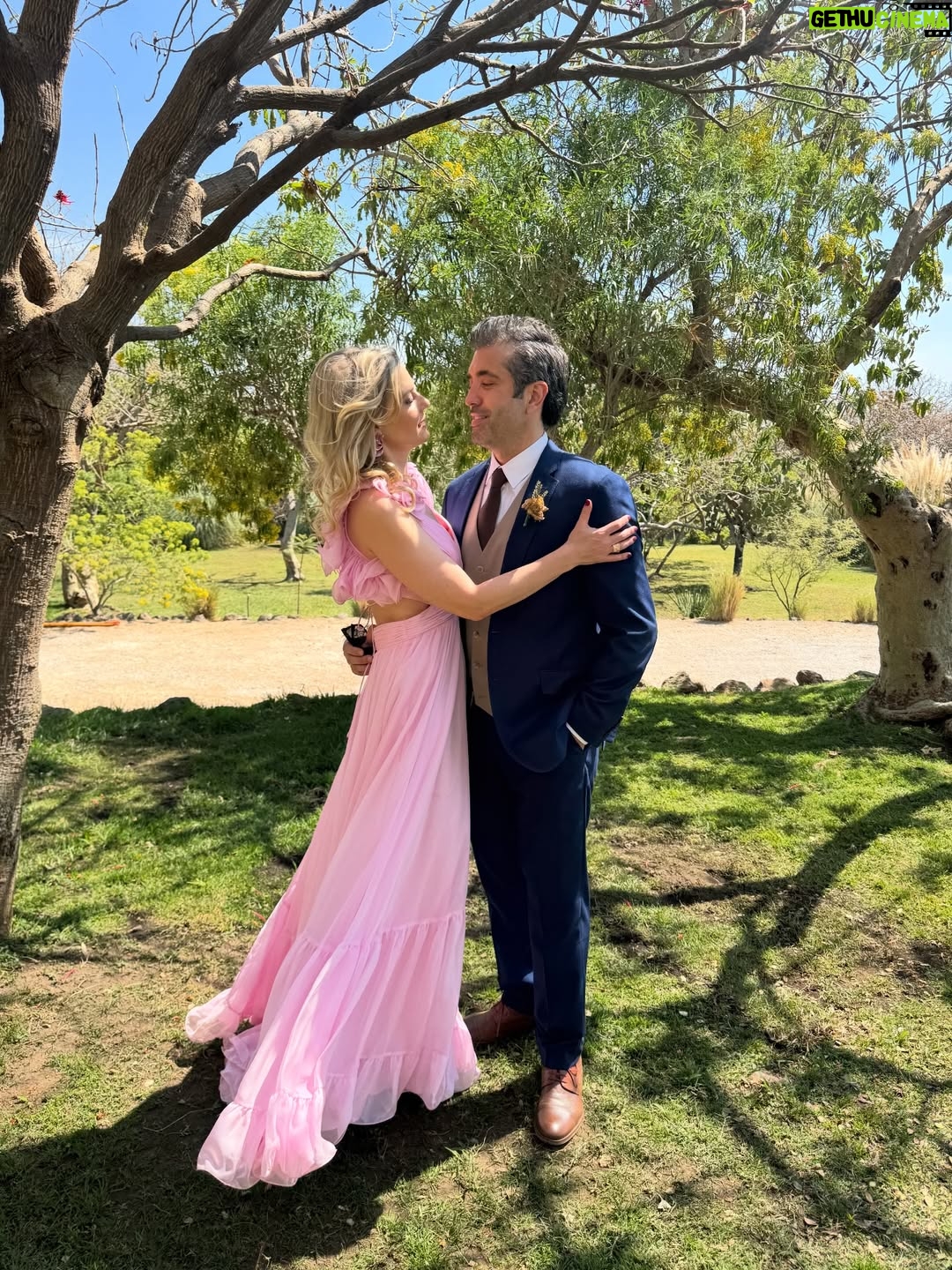 Ana Layevska - 6.3K Likes - De esos momentos inolvidables e increíblemente emocionantes en tu existencia #macayjordy @rodrimoreira @maca_moreira #jordy #wedding