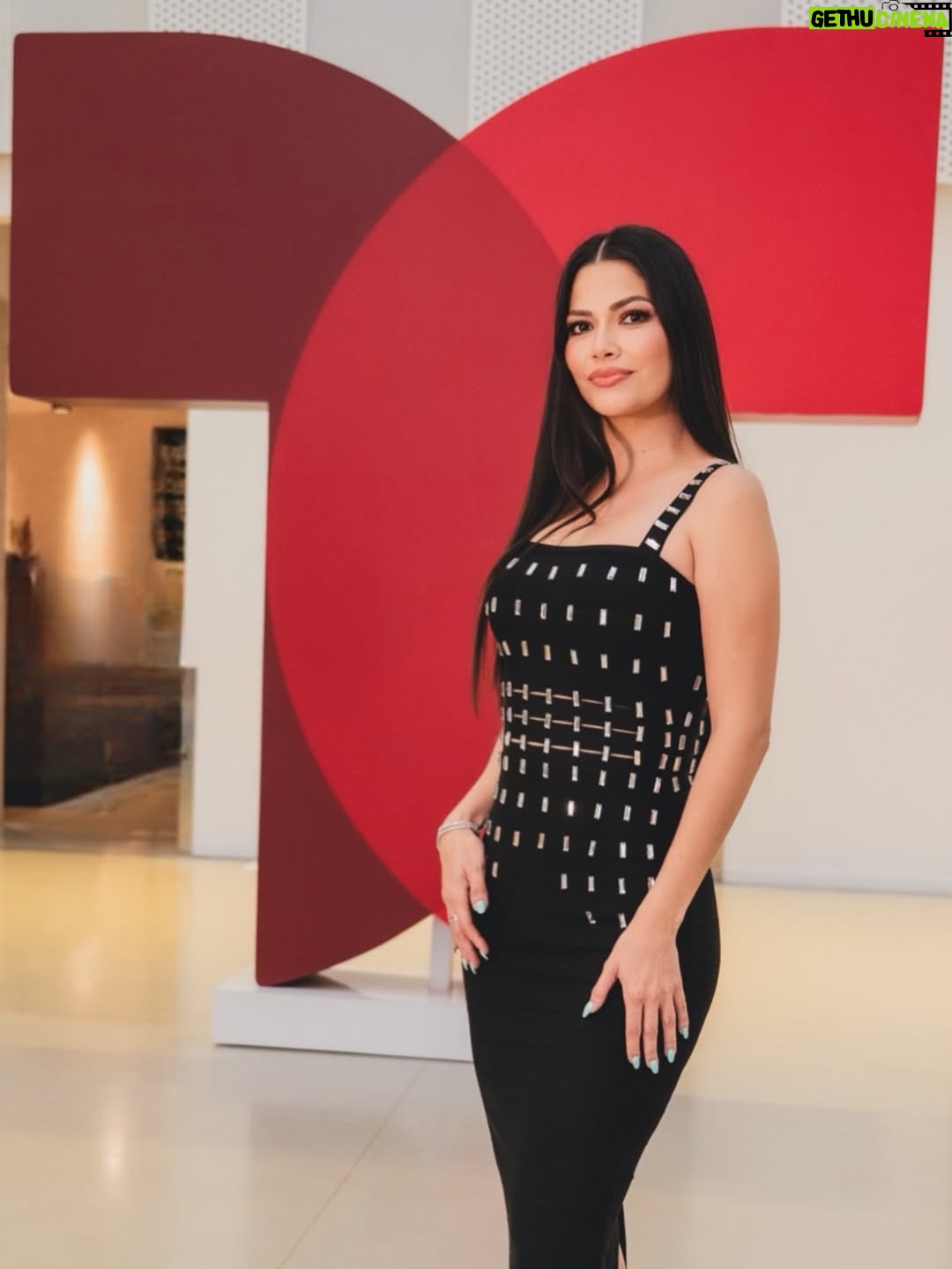 Ana Patricia Gámez - 20.2K Likes - Nueva foto de perfil ❤️
Nueva casa.

Porque cuando uno se muda de país,
de hogar y de muchas cosas más…
también una se muda por dentro.

Y ahí es cuando empieza
una nueva historia ✨ 

Hoy nos vemos en @LaMesaCaliente 🔥
❤️ @Telemundo
📸 @LeandroMFoto