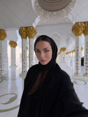 Ana de Armas Instagram - Abu Dhabi was absolutely incredible, what a wonderful experience.❤️ @visitabudhabi 

#inabudhabi #sponsored