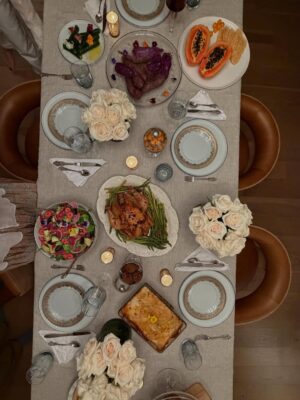 Ana de Armas Instagram - Thanksgiving with some of my favorite people… 🌸🥂✨🥧🌺💕🥰🌙🍋