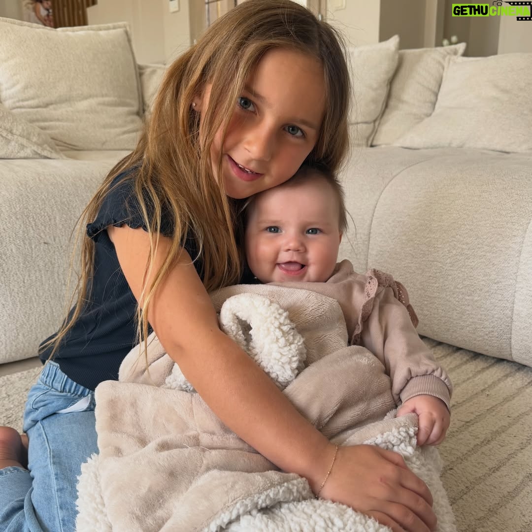 Anaïs Sanson - 25.5K Likes - L’impression de revenir 6 ans en arrière,la ressemble🤍🥹

#family#familytime#mesfilles#babylove#baby